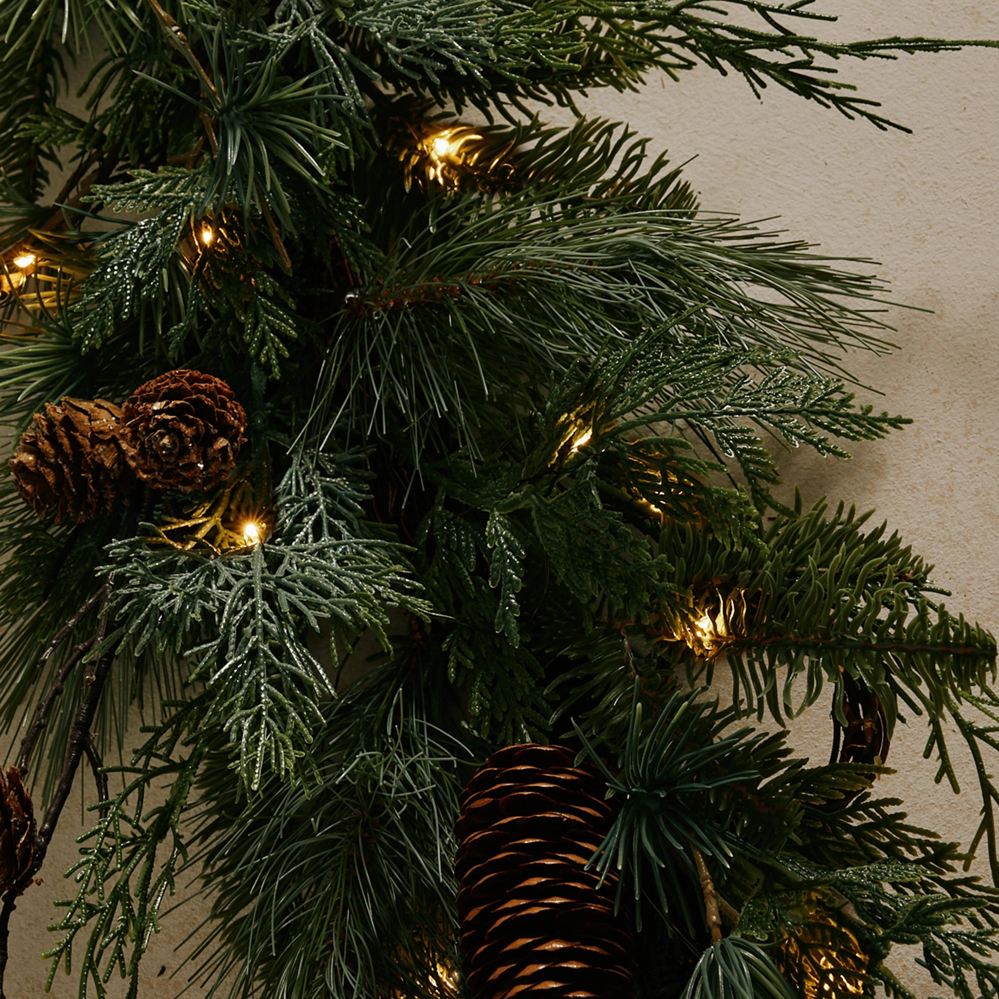 180cm Pre-Lit Ultimate Fir Tree Centrepiece Garland