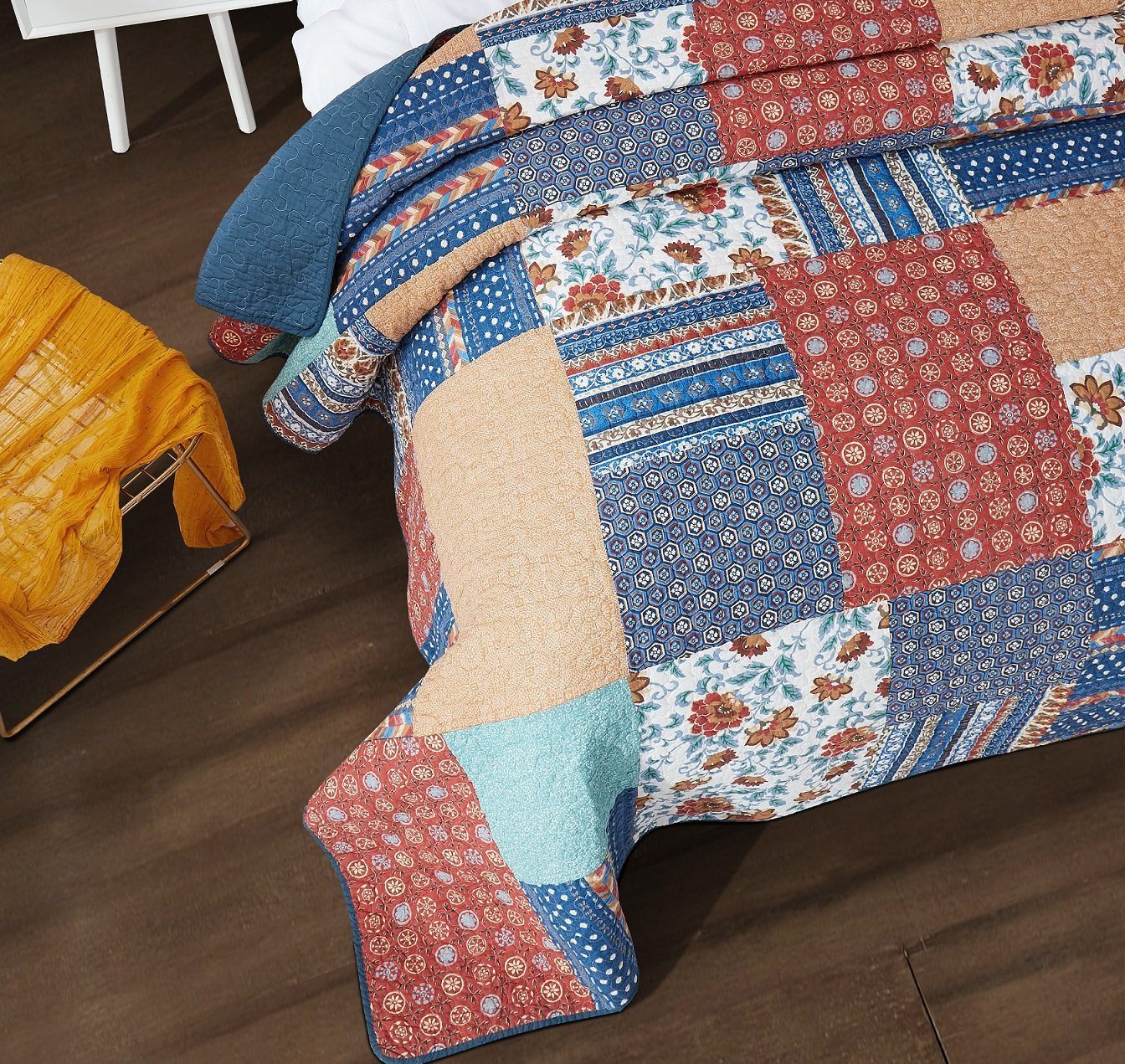 DaDa Bedding Collection DaDa Bedding Bohemian Vibes Mediterranean Blue Floral Patchwork Quilted Bedspread Set (JHW878) | Direct Furnish