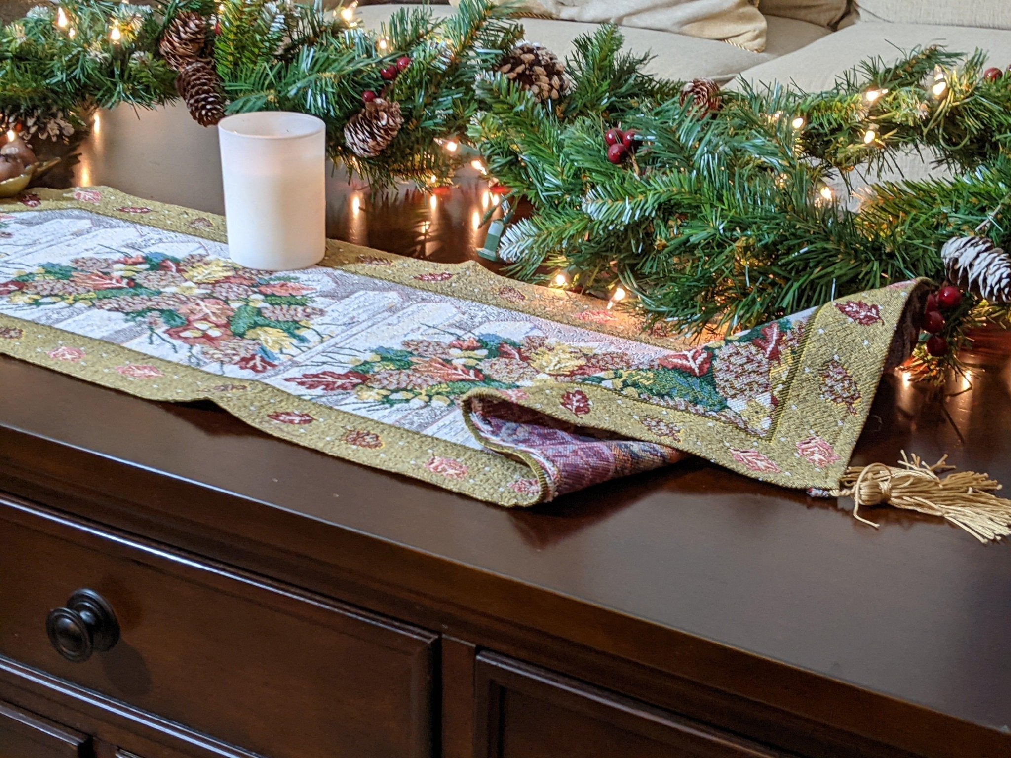 DaDa Bedding Collection DaDa Bedding Rustic Floral Bouquet Lights Holiday Tapestry Dining Table Runner (6068) | Direct Furnish