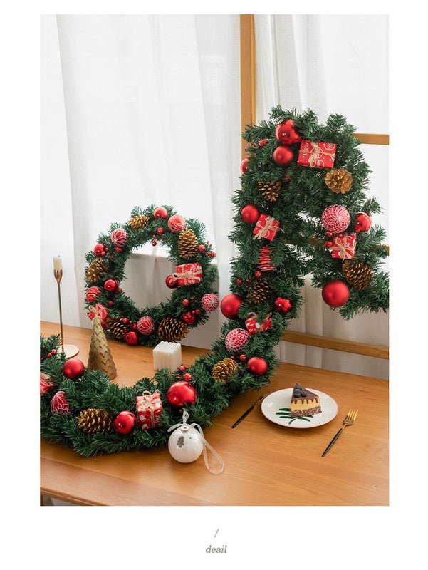 NNE Living Christmas gift, Christmas wreath, door hanging | Direct Furnish